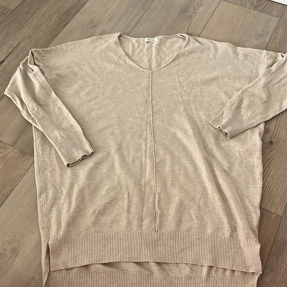Cream sweater size s/m in great condition